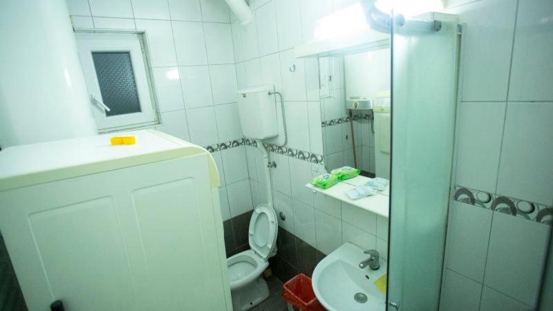 Private Cozy Room 1 With Shared Kitchen In Appartment, Downtown Belgrade Belgrado Exterior foto